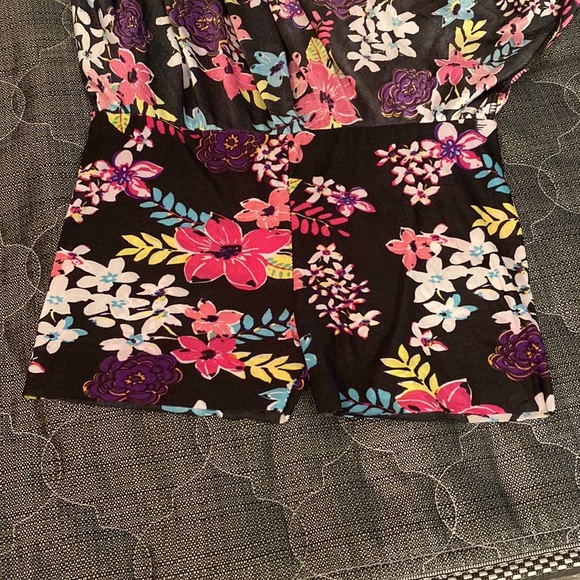 Flowery black skort ardene size medium - Picture 2 of 2